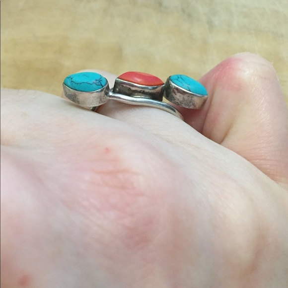 Vintage inlaid turquoise and coral silver ring - Picture 2 of 6